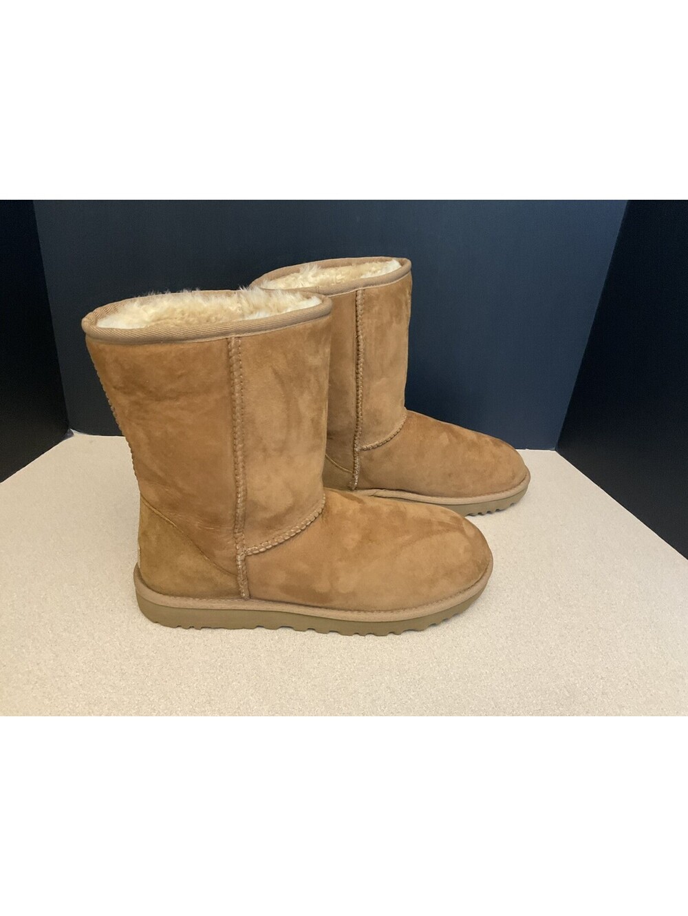 Womens UGG Classic Short II Chestnut Brown Winter Boots. Size 10. Nice Boots!!!
